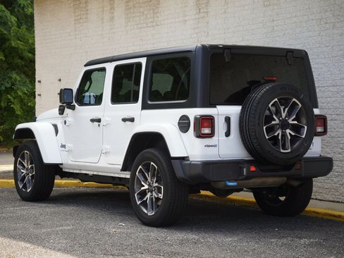 Used 2024 Jeep Wrangler Unlimited AWD/4WD image 5