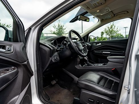 Used 2019 Ford Escape Titanium AWD/4WD image 17