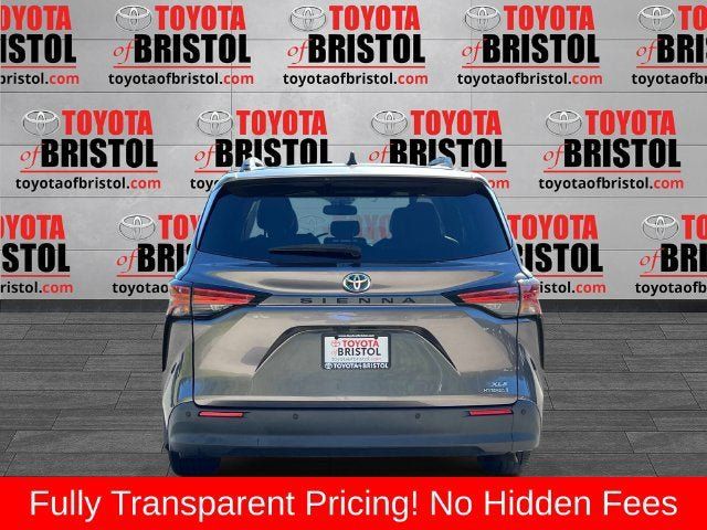Used 2022 Toyota Sienna XLE FWD image 4