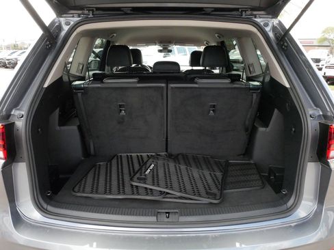 Used 2025 Volkswagen Atlas SE AWD/4WD image 18