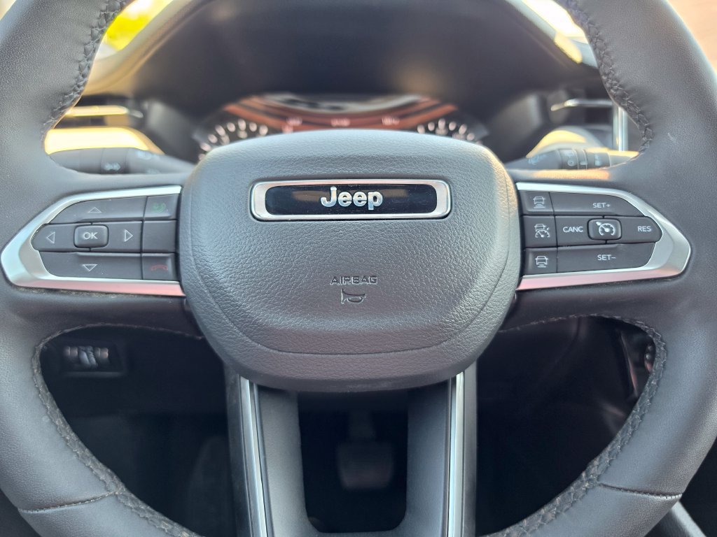 Used 2025 Jeep Compass Limited AWD/4WD image 17