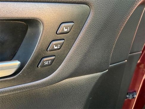 Used 2018 Toyota Highlander Limited image 16