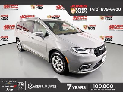 Used 2021 Chrysler Pacifica Limited w/ Uconnect Theater Family Group