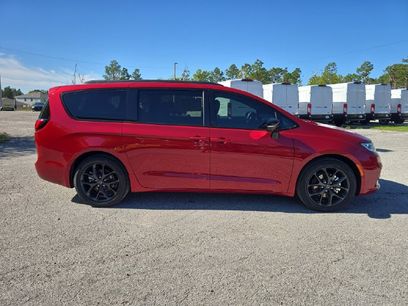 New 2026 Chrysler Pacifica Select w/ S Appearance Package