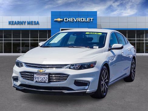 Used 2017 Chevrolet Malibu LT w/ Driver Confidence Package FWD image 3