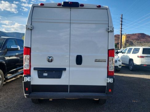 Used 2025 RAM ProMaster 2500 w/ Convenience Group FWD image 3