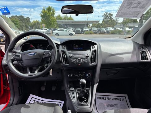 Used 2015 Ford Focus SE FWD image 13