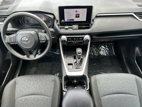Used 2025 Toyota RAV4 XLE AWD/4WD image 14