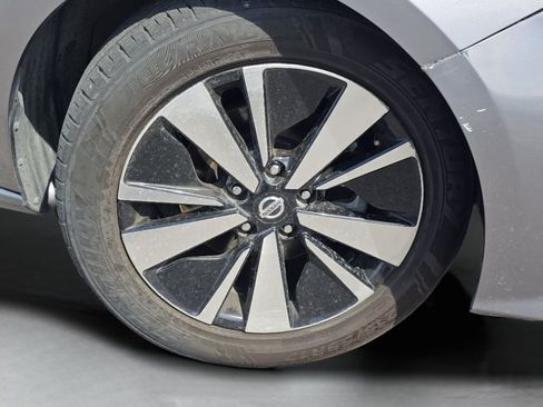 Used 2022 Nissan Altima 2.5 SV AWD/4WD image 16