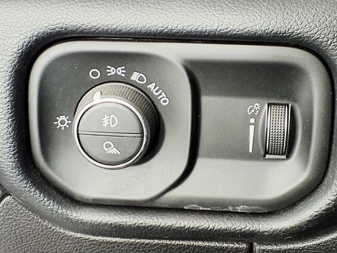 Used 2020 RAM 1500 Big Horn RWD image 15