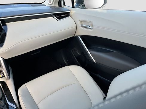 Used 2023 Toyota Corolla Cross XLE w/ Convenience Package image 24
