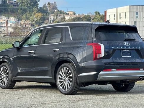 Used 2023 Hyundai Palisade Calligraphy image 9