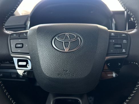 New 2026 Toyota Camry Hybrid FWD image 20