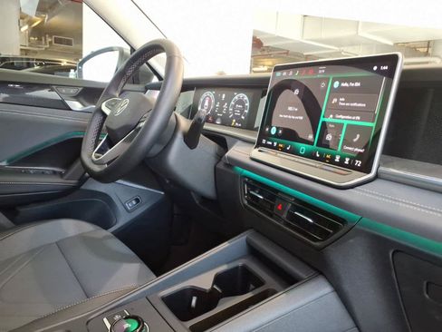 Used 2026 Volkswagen Tiguan SE w/ Panoramic Sunroof Package AWD/4WD image 21