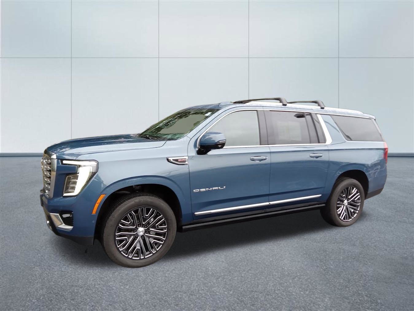 Used 2026 GMC Yukon XL Denali w/ Sun & Power Step Package AWD/4WD image 1