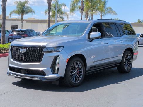 Used 2023 Cadillac Escalade V w/ LPO, ONYX Package image 5