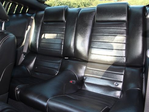 Used 2010 Ford Mustang Premium RWD image 17
