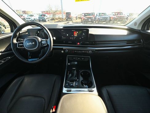 Used 2025 Kia Carnival SX Prestige image 29