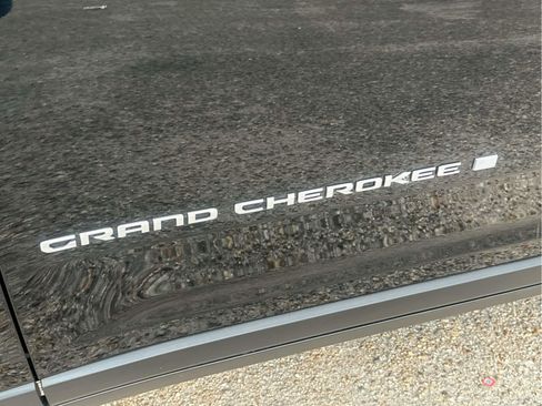 New 2025 Jeep Grand Cherokee L Limited w/ Luxury Tech Group II image 14