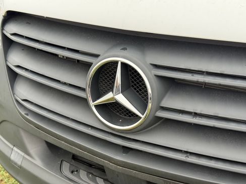 Used 2025 Mercedes-Benz Sprinter 2500 image 21