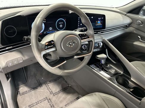 Used 2023 Hyundai Elantra SEL w/ Convenience Package image 14