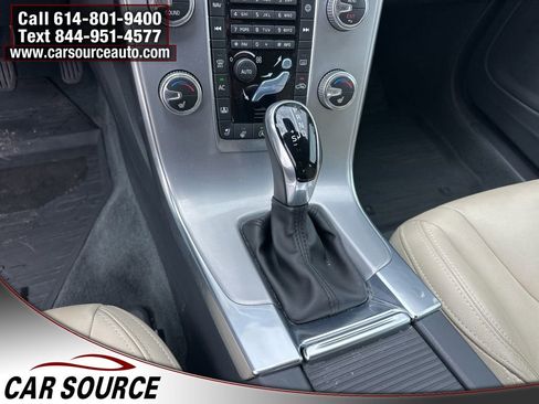 Used 2018 Volvo S60 T5 Inscription Platinum w/ Climate Package AWD/4WD image 19