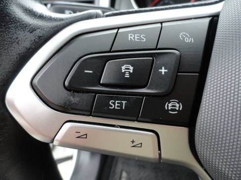 Used 2020 Volkswagen Atlas Cross Sport SE FWD image 19