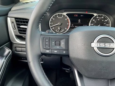 Used 2026 Nissan Rogue SV FWD image 13