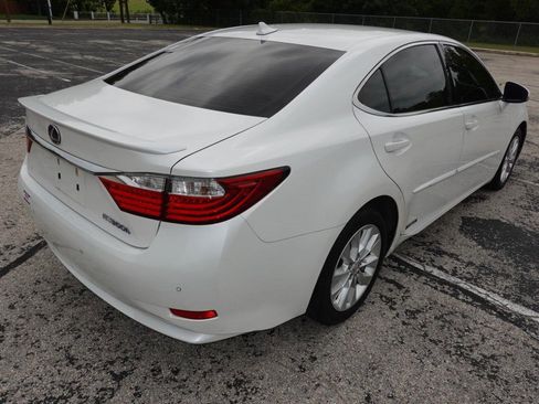 Used 2014 Lexus ES 300h w/ Luxury Package w/Bamboo Trim FWD image 7