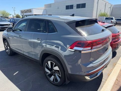 Used 2024 Volkswagen Atlas Cross Sport SE FWD image 4