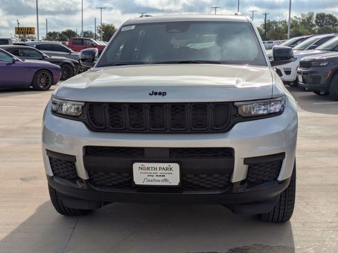 New 2025 Jeep Grand Cherokee L Altitude image 8