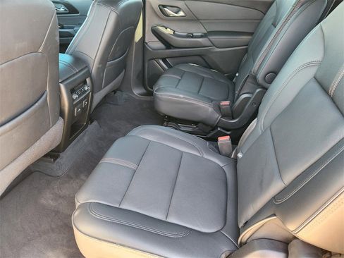 Used 2022 Chevrolet Traverse RS image 29