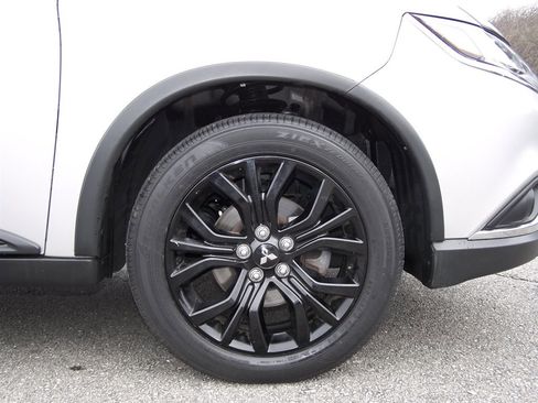 Used 2019 Mitsubishi Outlander LE image 12