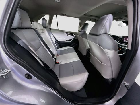 Used 2019 Toyota RAV4 XLE Premium FWD image 27
