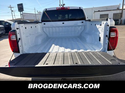 New 2026 GMC Canyon Elevation image 9