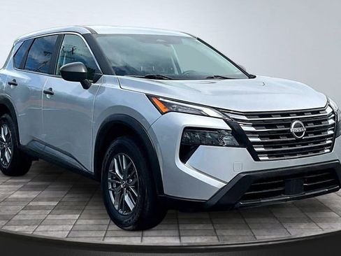 Used 2024 Nissan Rogue S AWD/4WD image 3
