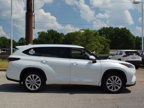 Used 2026 Toyota Highlander Limited AWD/4WD image 22