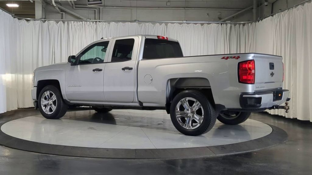 Used 2019 Chevrolet Silverado 1500 Custom w/ Custom Convenience Package AWD/4WD image 8