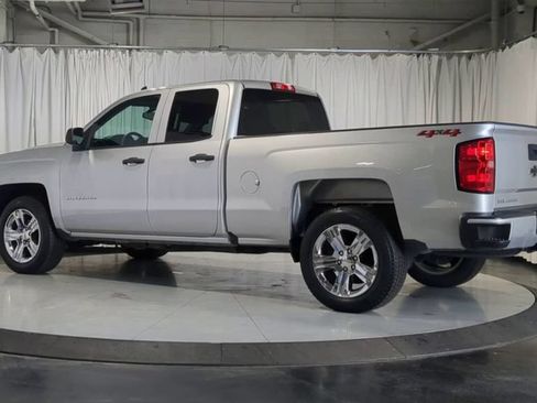 Used 2019 Chevrolet Silverado 1500 Custom w/ Custom Convenience Package AWD/4WD image 8