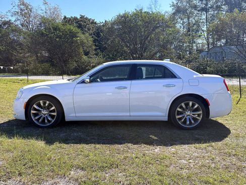 Used 2019 Chrysler 300 Limited image 6