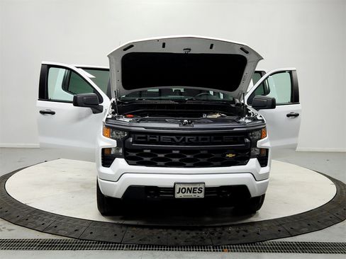 Used 2024 Chevrolet Silverado 1500 Custom image 10
