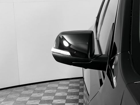 Used 2021 GMC Acadia SLT w/ Elevation Edition image 11