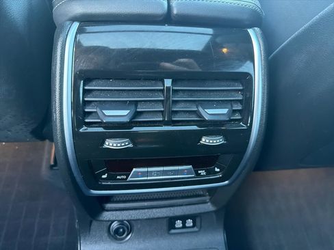 Used 2025 BMW X7 xDrive40i w/ M Sport Package image 23