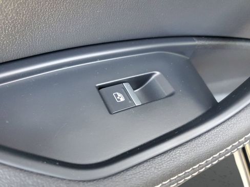 Used 2023 Audi e-tron Premium image 17