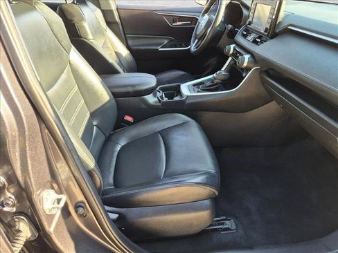 Used 2020 Toyota RAV4 XLE Premium FWD image 20
