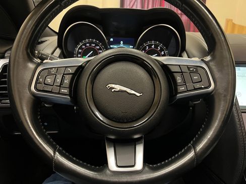 Used 2019 Jaguar F-TYPE image 27