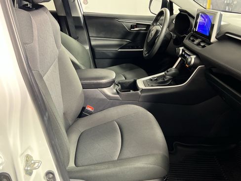 Used 2025 Toyota RAV4 XLE AWD/4WD image 29