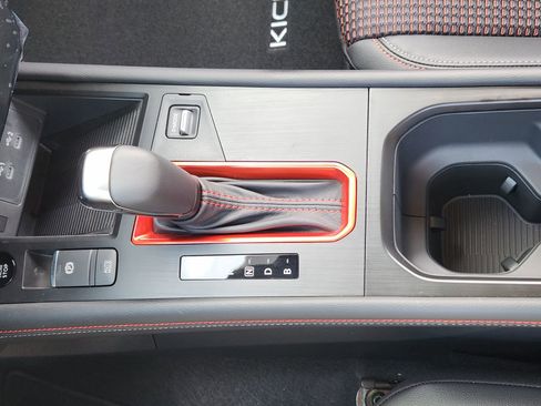 New 2026 Nissan Kicks SR image 18