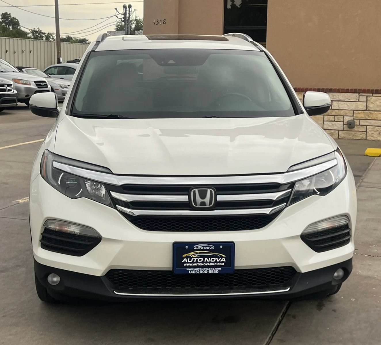 Used 2017 Honda Pilot Elite image 3