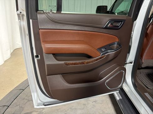 Used 2019 Chevrolet Suburban Premier w/ RST 6.2L Performance Edition image 17
